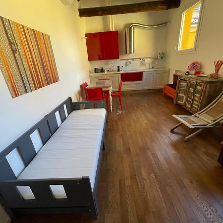 Red Appartamento Immerso Tra Le Mura Bolognesi Εξωτερικό φωτογραφία